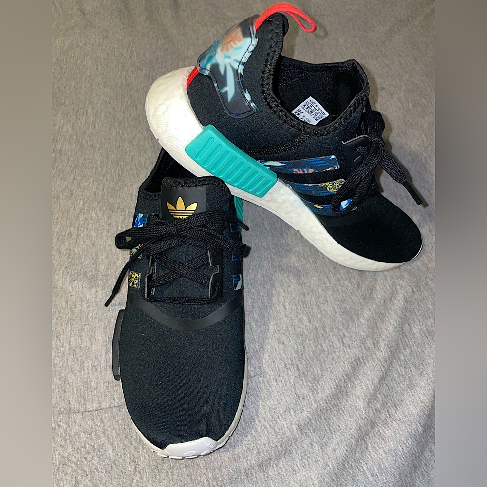 Adidas Sneakers